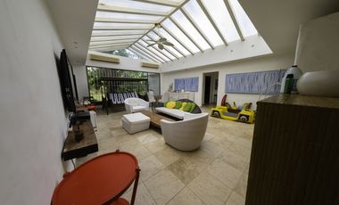 VENDO CASA EN PUNTA BARCO, SAN CARLOS, 6019M2 DE TERRENO, 7 RECAMARAS.