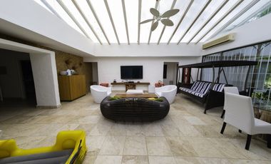 VENDO CASA EN PUNTA BARCO, SAN CARLOS, 6019M2 DE TERRENO, 7 RECAMARAS.