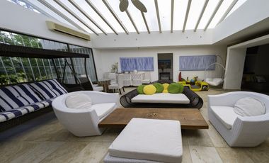 VENDO CASA EN PUNTA BARCO, SAN CARLOS, 6019M2 DE TERRENO, 7 RECAMARAS.