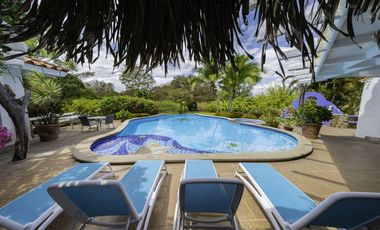 VENDO CASA EN PUNTA BARCO, SAN CARLOS, 6019M2 DE TERRENO, 7 RECAMARAS.