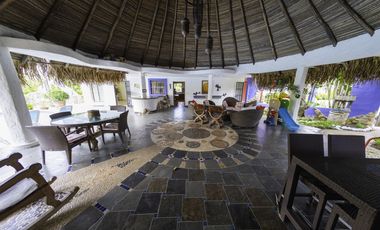 VENDO CASA EN PUNTA BARCO, SAN CARLOS, 6019M2 DE TERRENO, 7 RECAMARAS.