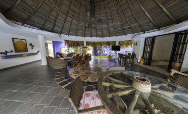 VENDO CASA EN PUNTA BARCO, SAN CARLOS, 6019M2 DE TERRENO, 7 RECAMARAS.