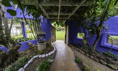 VENDO CASA EN PUNTA BARCO, SAN CARLOS, 6019M2 DE TERRENO, 7 RECAMARAS.