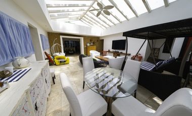 VENDO CASA EN PUNTA BARCO, SAN CARLOS, 6019M2 DE TERRENO, 7 RECAMARAS.