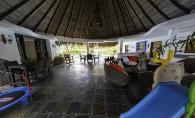 VENDO CASA EN PUNTA BARCO, SAN CARLOS, 6019M2 DE TERRENO, 7 RECAMARAS.