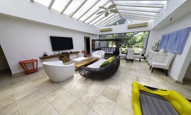 VENDO CASA EN PUNTA BARCO, SAN CARLOS, 6019M2 DE TERRENO, 7 RECAMARAS.