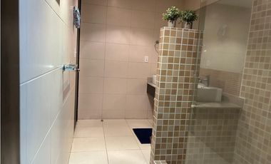 VENDO APARTAMENTO EN PLAYA BLANCA, 2 RECAMARAS, 131M2, BALCON AMPLIO.