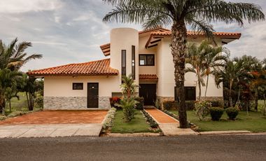 Venta de casa de playa en Andromeda, Pedasí