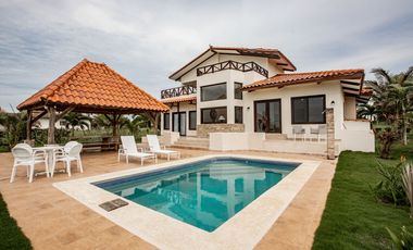 Venta de casa de playa en Andromeda, Pedasí
