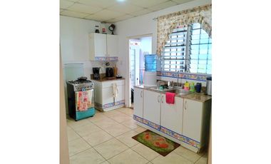 Se Vende Casa en Urbanización Brisas del Golf.