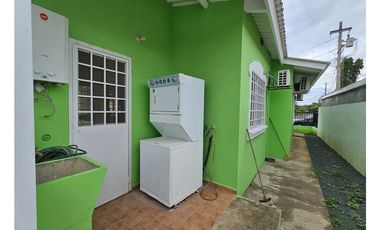 Alquiler de casa amoblada en Brisas de Guayacanes, Chitré