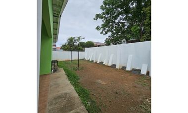 Alquiler de casa amoblada en Brisas de Guayacanes, Chitré