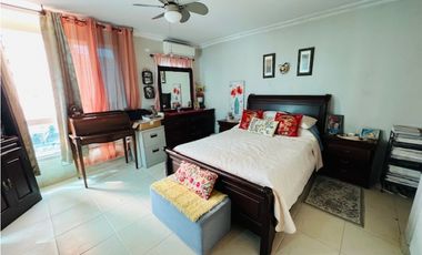 VENDO APARTAMENTO EN SAN FRANCISCO, 2 RECAMARAS, 105M2, CON BALCON.