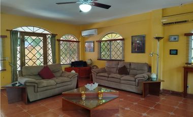 Casa ubicada en la Urbanización Club de Golf de Coronado BK