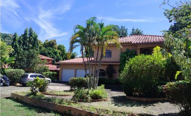 Casa ubicada en la Urbanización Club de Golf de Coronado BK