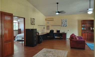 Casa ubicada en la Urbanización Club de Golf de Coronado BK