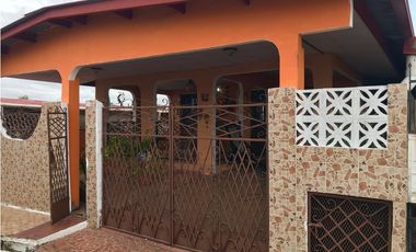 Vendo casa en Urbanización Don Bosco (PRECIO NEGOCIABLE).