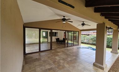 Alquiler/Venta de casa en Residencial Cubitá, Chitré
