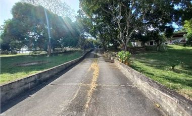 VENDO HACIENDA COLOMBIA VILLALOBO PEDREGAL USO RESIDENCIAL O COMERCIAL