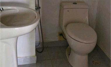 REMATE VENDO CASA DE 2 PISOS EN ALTOS DE CERRO AZUL .