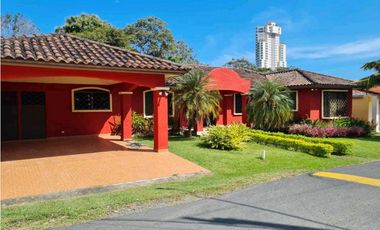 VENDO HERMOSA CASA CON PISCINA EN CLUB DE GOLF CORONADO NEGOCIABLE