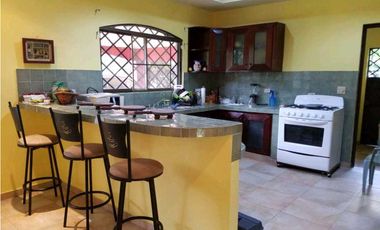 VENDO HERMOSA CASA CON PISCINA EN CLUB DE GOLF CORONADO NEGOCIABLE