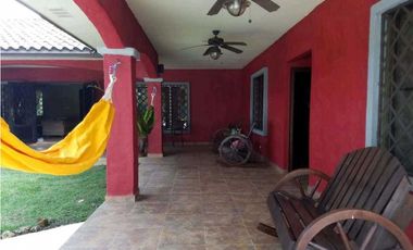 VENDO HERMOSA CASA CON PISCINA EN CLUB DE GOLF CORONADO NEGOCIABLE