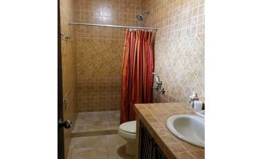 VENDO HERMOSA CASA CON PISCINA EN CLUB DE GOLF CORONADO NEGOCIABLE