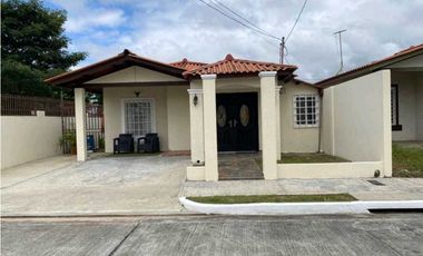 VENDO CASA  EN HACIENDA SANTA FE LA SIESTA DE TOCUMEN