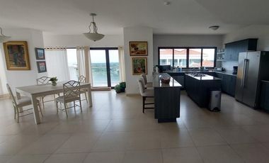 Se vende apartamento en PH Las Olas 2, San Carlos