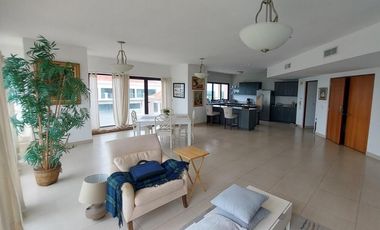 Se vende apartamento en PH Las Olas 2, San Carlos