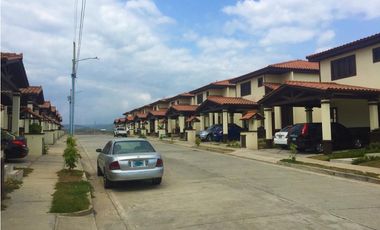 VENTA CASA CIUDAD DEL LAGO LAS CUMBRES