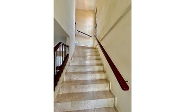 VENTA CASA CIUDAD DEL LAGO LAS CUMBRES