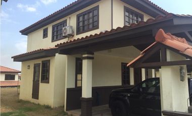 VENTA CASA CIUDAD DEL LAGO LAS CUMBRES