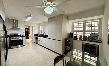 Se Alquila Casa en Obarrio, Zonificacion Residencial o Comercial