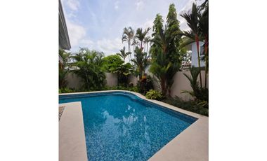 Venta de Casa en Costa del Este P.H. Costa de las Perlas