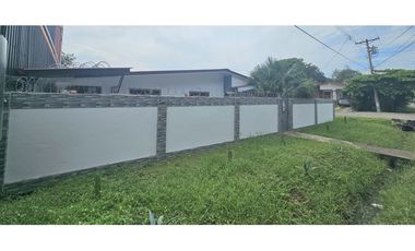 Venta de casa con muro perimetral en Residencial El Mesón, Chitré