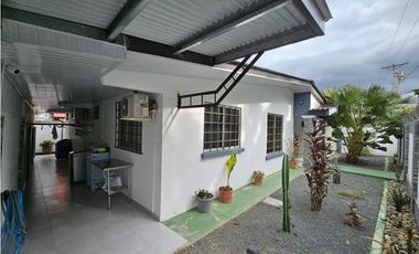 Venta de casa con muro perimetral en Residencial El Mesón, Chitré