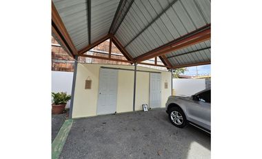 Venta de casa con muro perimetral en Residencial El Mesón, Chitré