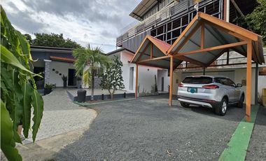 Venta de casa con muro perimetral en Residencial El Mesón, Chitré