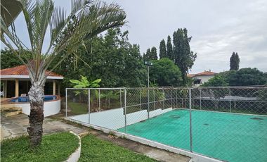Venta de casa con piscina en calle Jesús Nazareno, Chitré