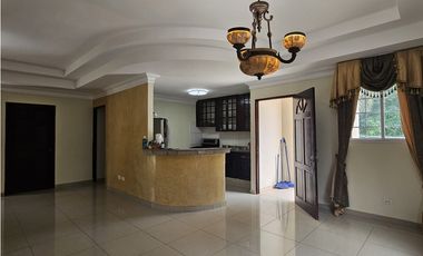 Venta de casa con piscina en calle Jesús Nazareno, Chitré