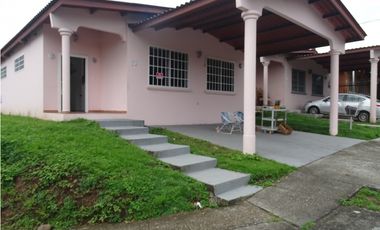SE VENDE – Casa en Brisas del Golf