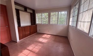 EN VENTA CASA REMODELADA EN CERRO AZUL