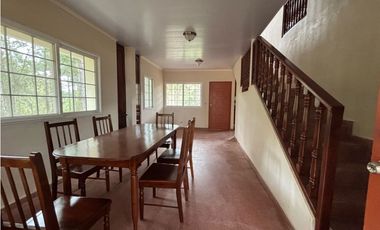 EN VENTA CASA REMODELADA EN CERRO AZUL