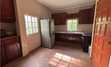 EN VENTA CASA REMODELADA EN CERRO AZUL