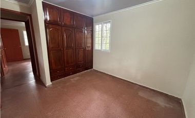 EN VENTA CASA REMODELADA EN CERRO AZUL