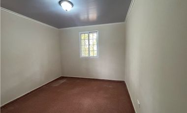 EN VENTA CASA REMODELADA EN CERRO AZUL