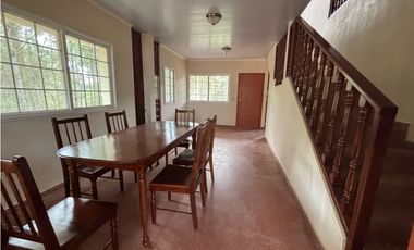 EN VENTA CASA REMODELADA EN CERRO AZUL