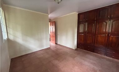 EN VENTA CASA REMODELADA EN CERRO AZUL